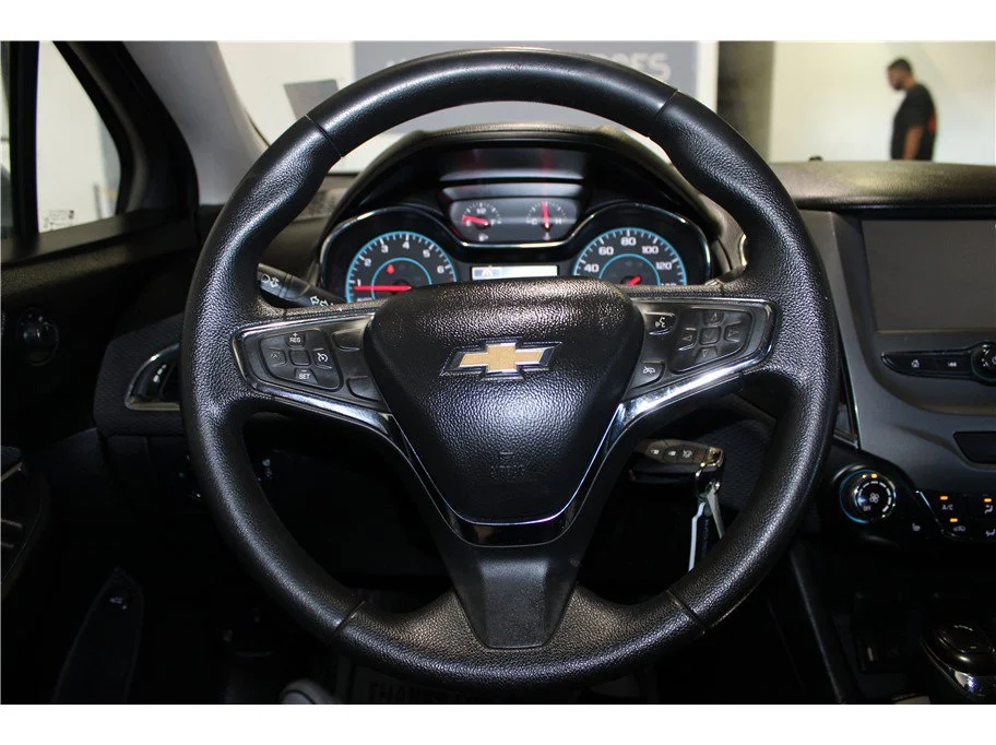Used 2018 Arctic Blue Metallic Chevrolet LT image 26