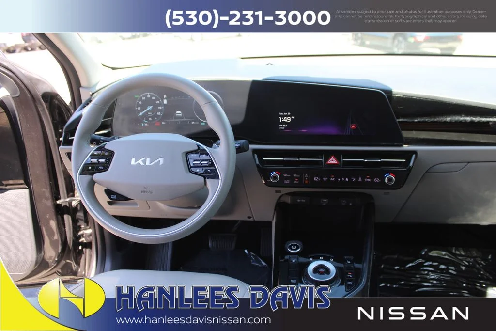 Used 2023 Gray Kia Wind image 18