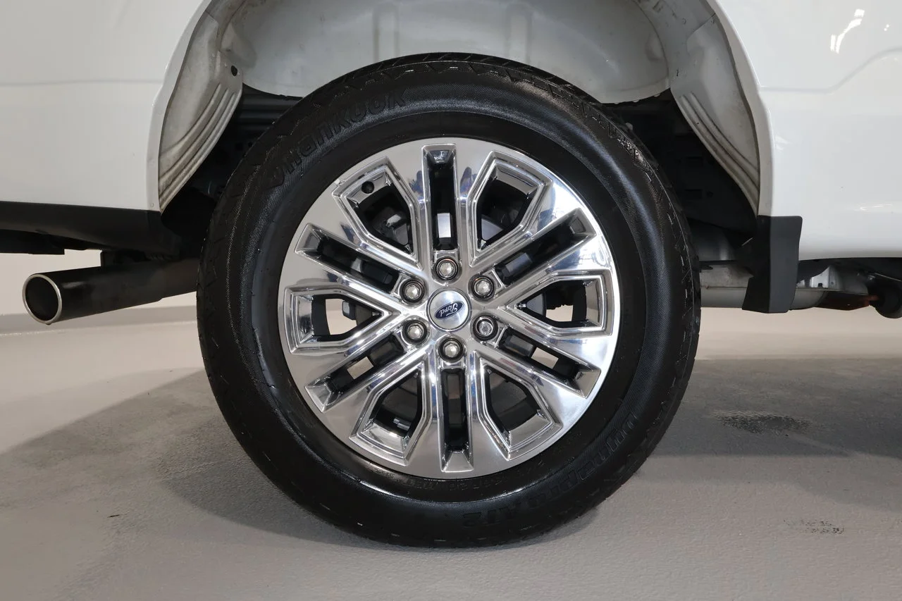 Used 2025 White Ford Lariat image 34