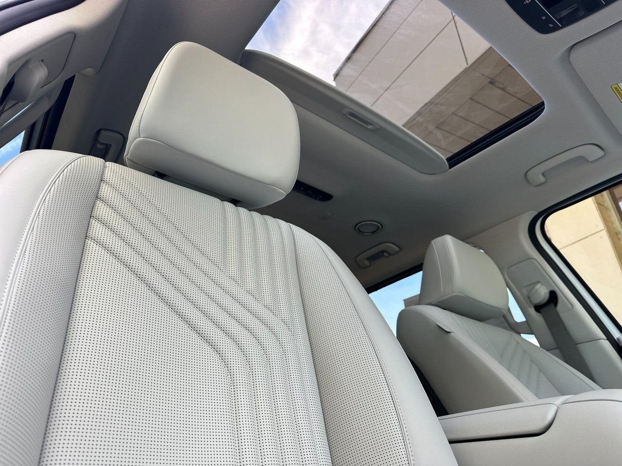 New 2026 White Hyundai SEL Premium 8P image 15