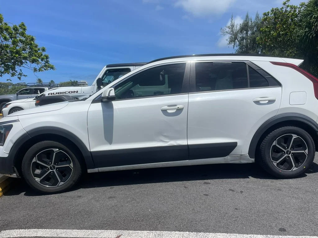 Used 2023 White Kia EX image 2