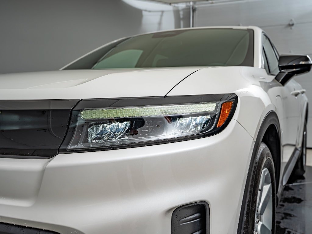 Used 2024 Snowfall Pearl Honda EX image 13