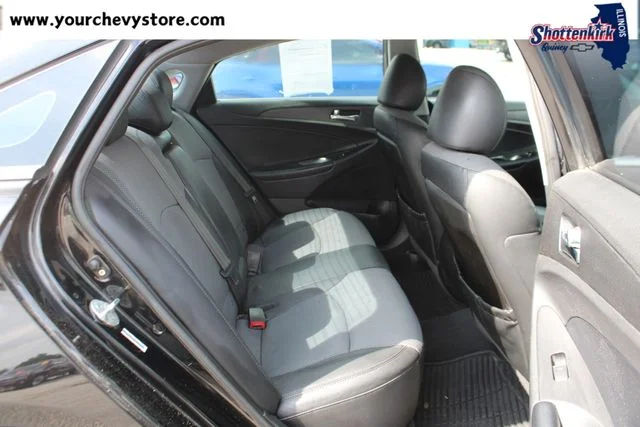 Used 2011 Black Hyundai SE image 14