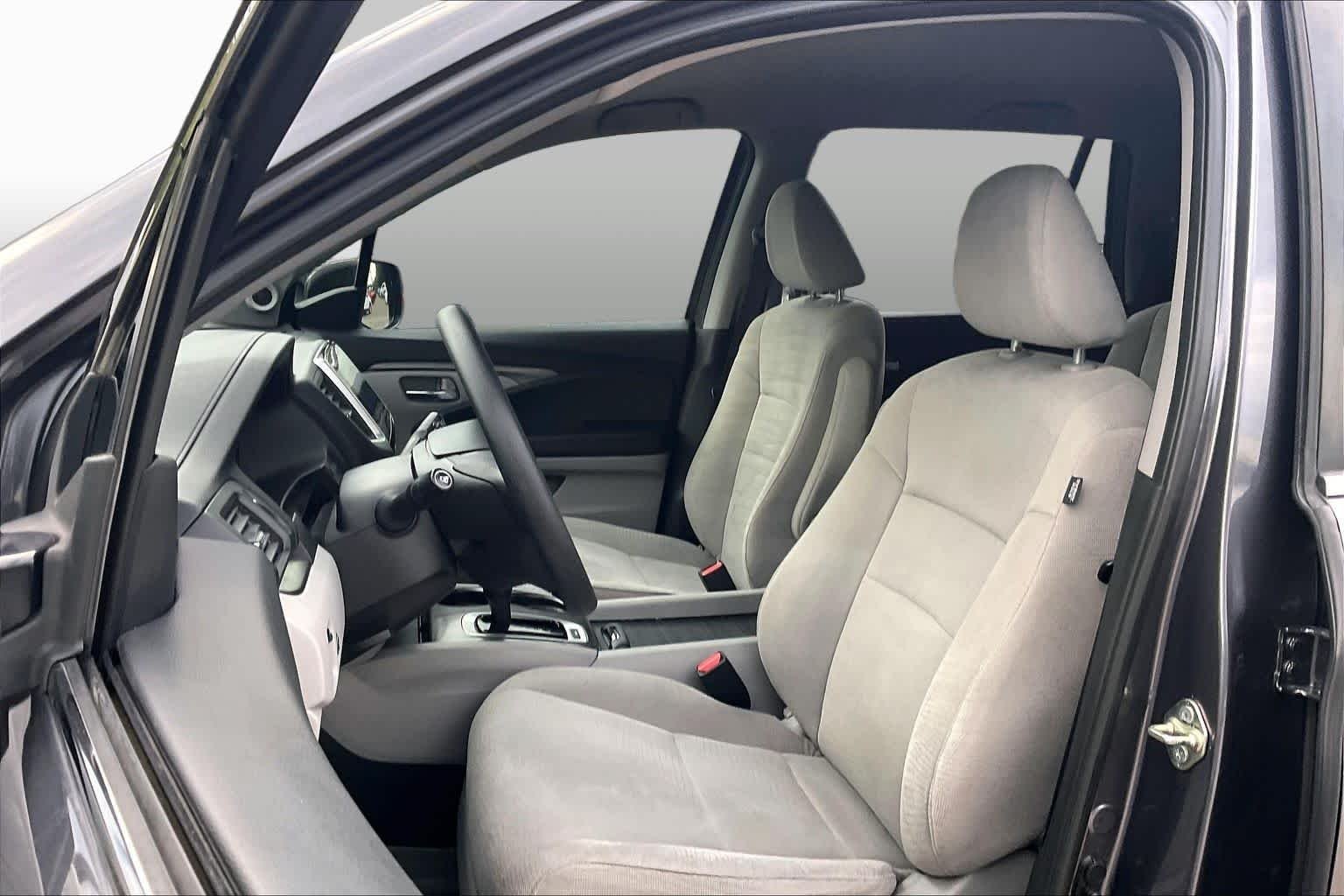 Used 2017  Honda EX image 8