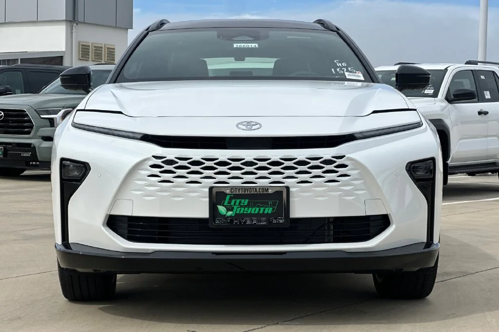 New 2026 Oxygen White with Black roof <sup>1</sup> Toyota  Limited image 9