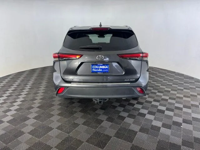 Used 2020 Gray Toyota XLE image 7