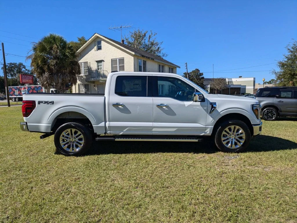 New 2026 Oxford White Ford Lariat image 3