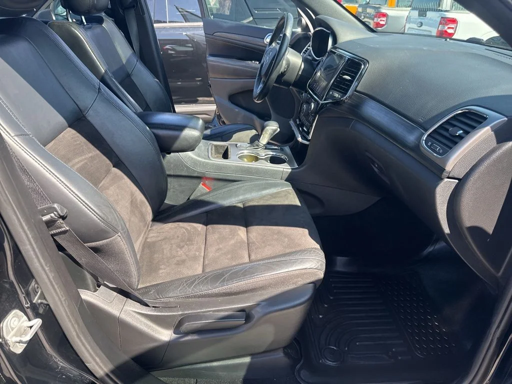 Certified Used 2019 Diamond Black Jeep Altitude image 36