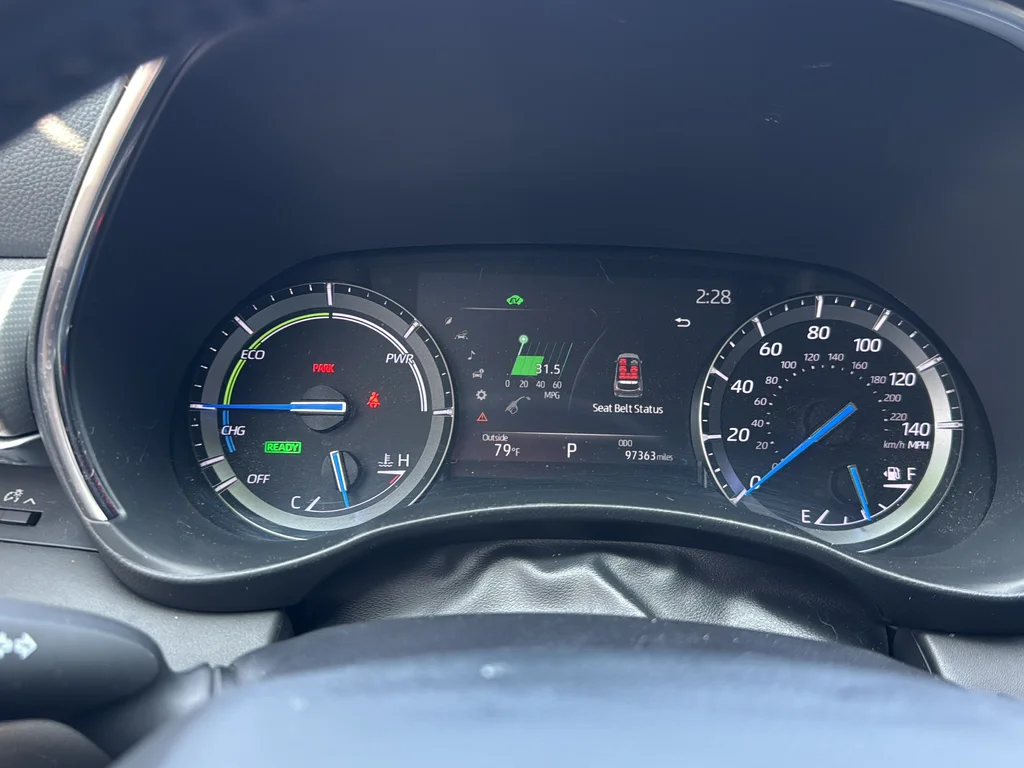 Used 2021 Silver Toyota Platinum image 23