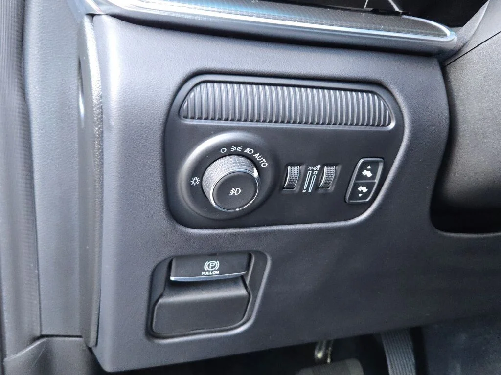Used 2025 White Jeep Series II image 29