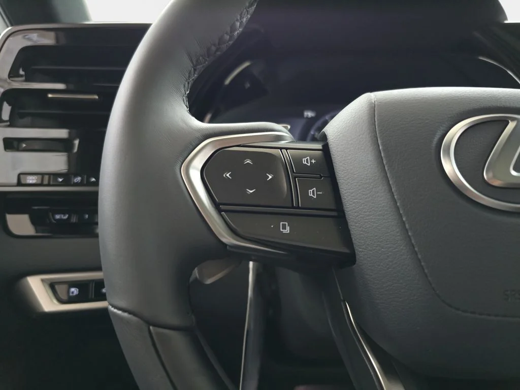 New 2026 Eminent White Pearl Lexus LUXURY image 17