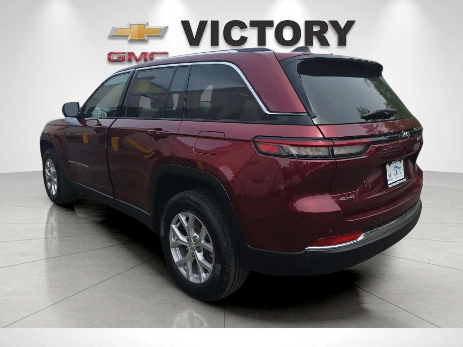 Used 2023 Velvet Red Pear Jeep Limited image 5