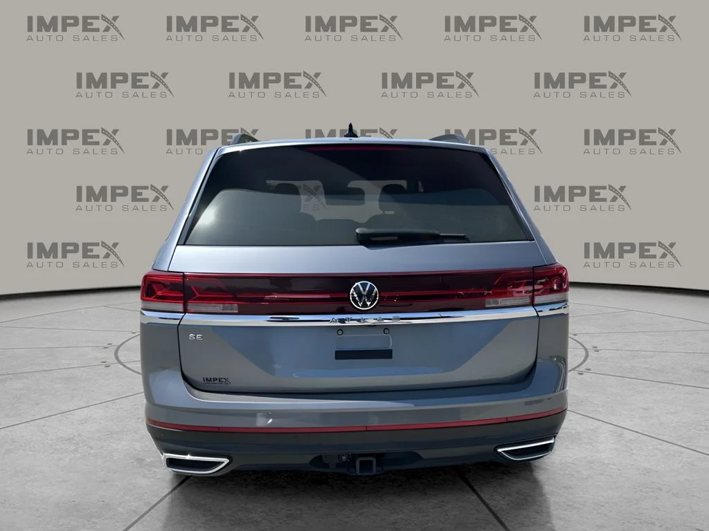 Used 2024 Gray Volkswagen 2.0T SE w/Technology image 5
