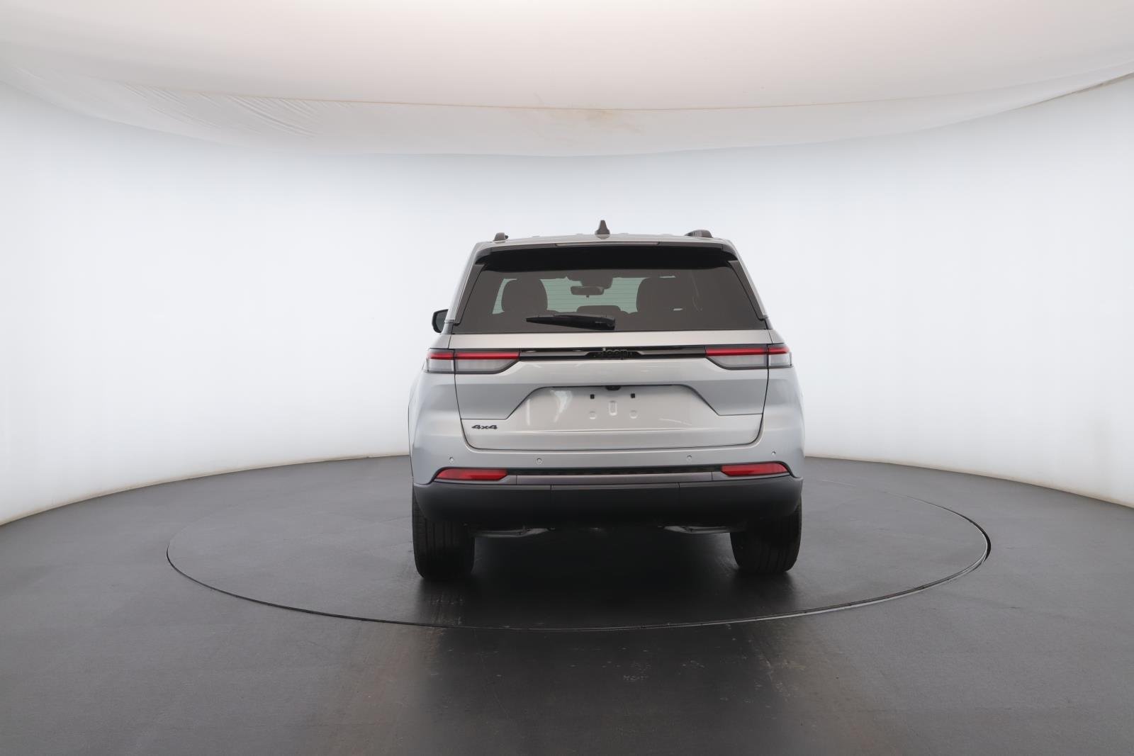 New 2026 Silver Zynith Exterior Paint Jeep Limited image 18