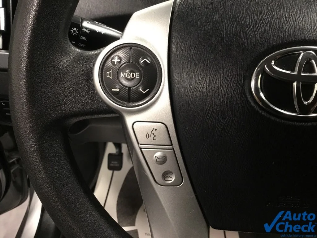 Used 2015 Silver Toyota Three image 47