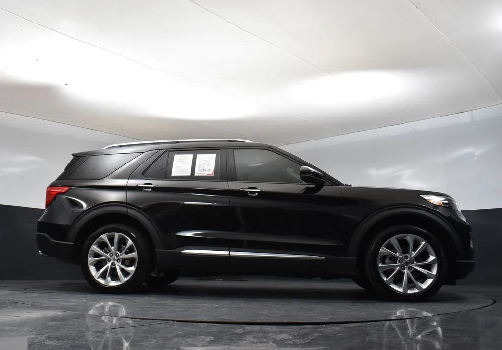 Used 2021 Black Metallic Ford Platinum image 34