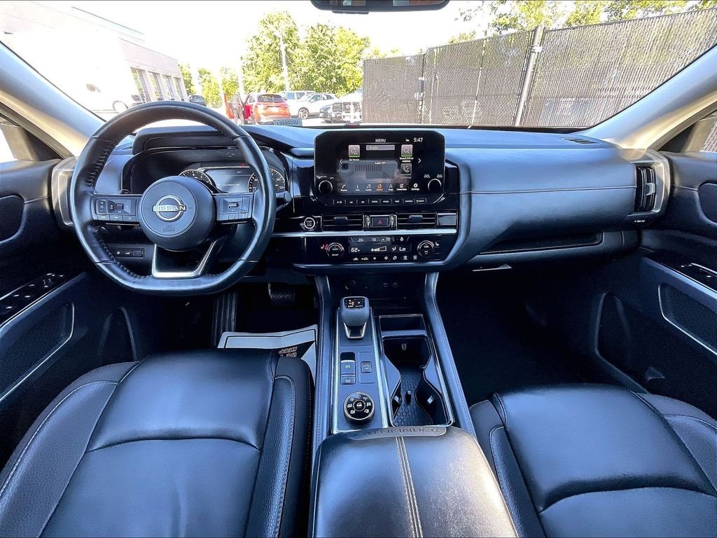 Used 2023 Silver Nissan SL image 22