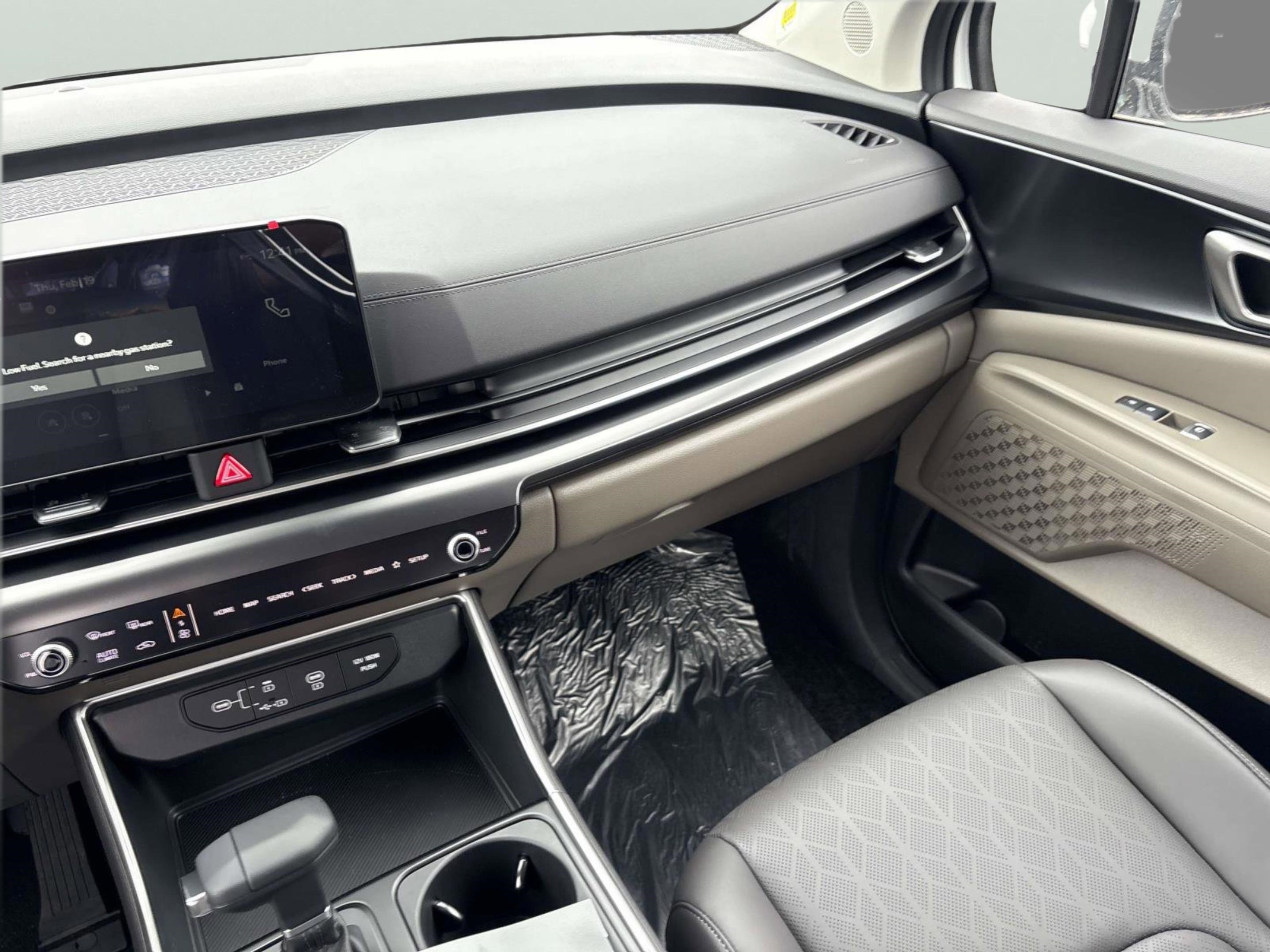 New 2026 Snow White Pearl Kia LXS image 14