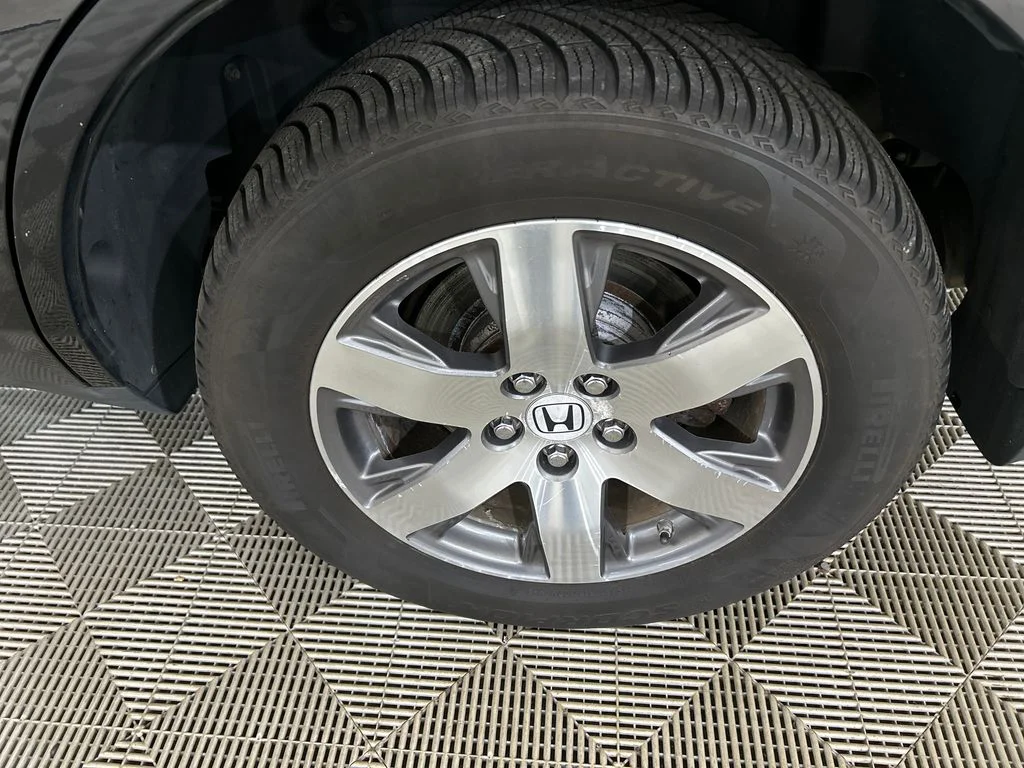 Used 2013 Black Honda Touring image 9