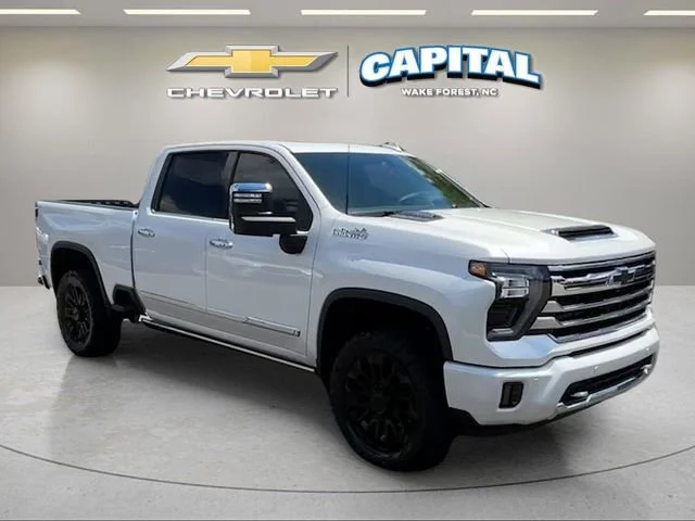Used 2025 Iridescent Pearl Tricoat Chevrolet High Country image 7