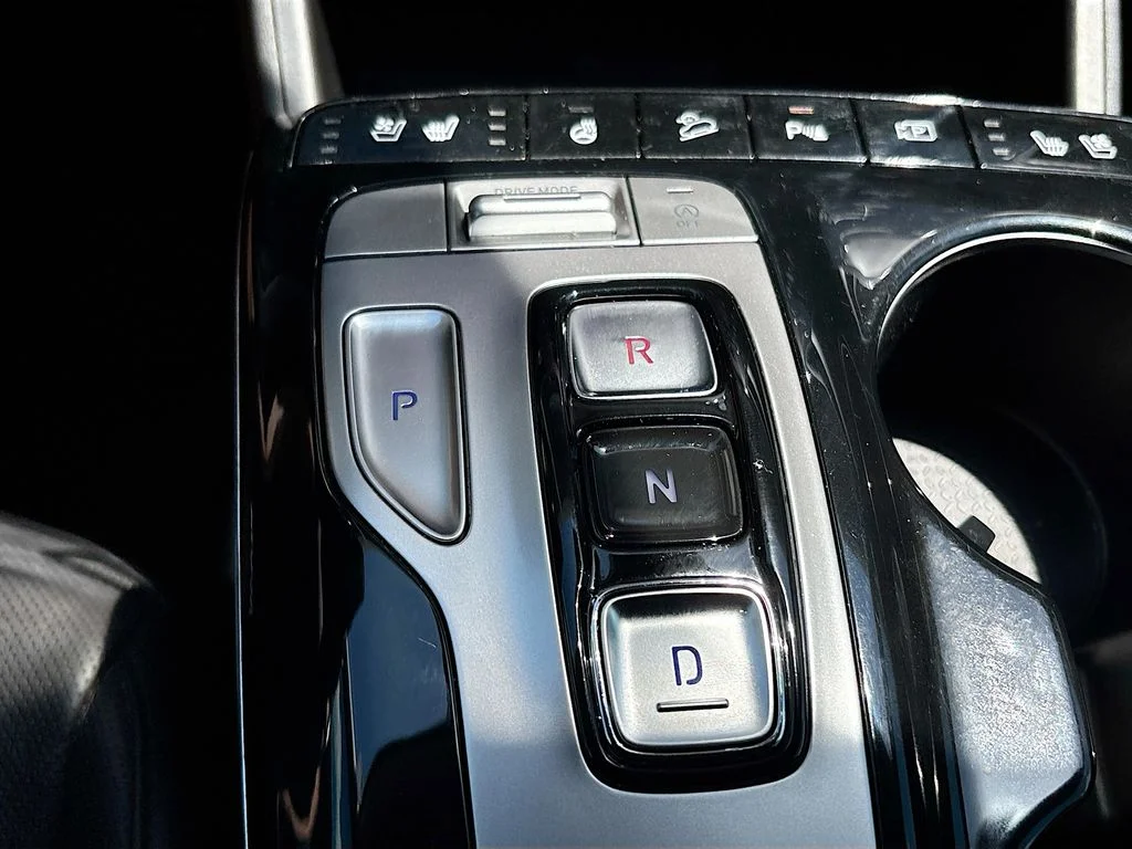 Used 2023 White Pearl Hyundai Limited image 17