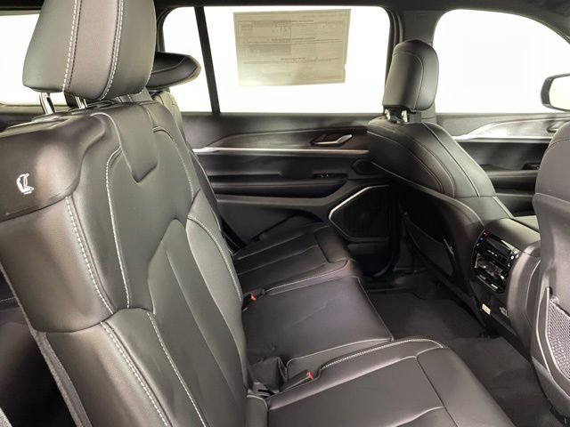 New 2025 Bright White Clear-Coat Exterior Paint Jeep Limited image 16