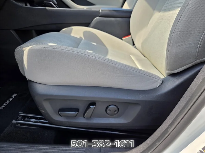 Used 2025 White Pearl NISSAN AWD SV image 10