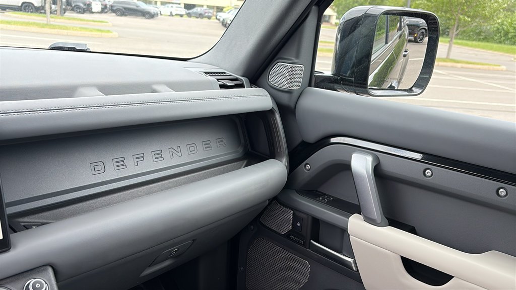 Certified Used 2023 Black Land Rover X-Dynamic SE image 19