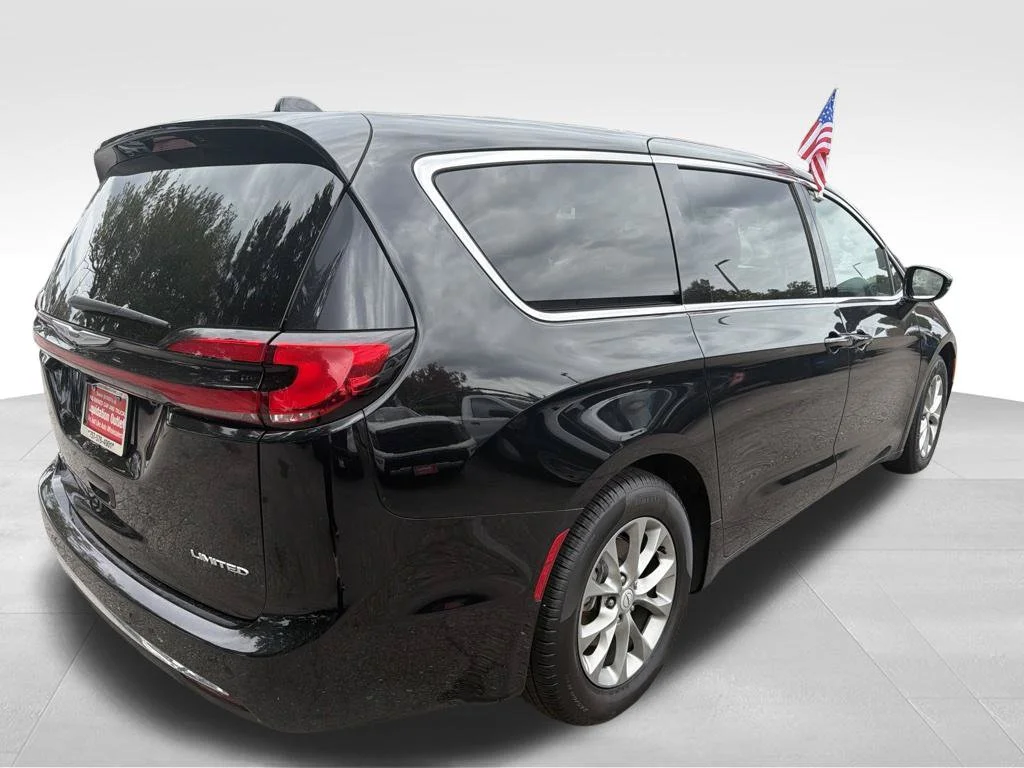 Used 2026 Black Chrysler Limited image 9