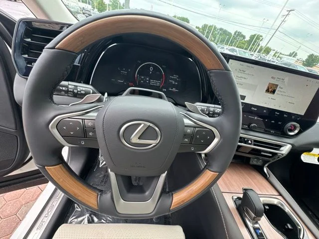 New 2026 Eminent White Pearl Lexus LUXURY image 25