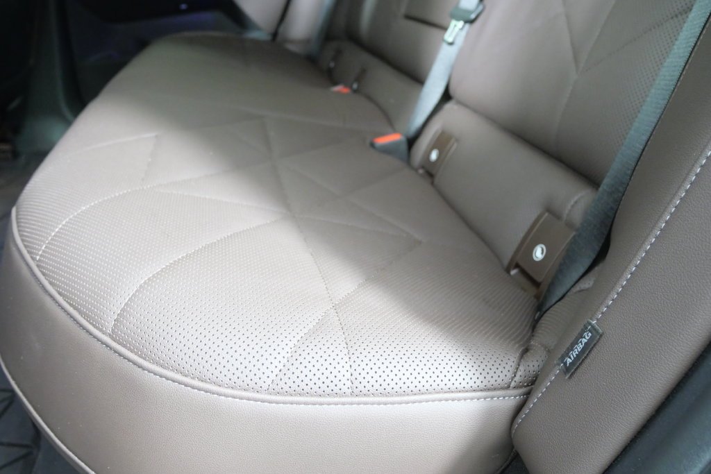 Used 2024 Alpine White BMW xDrive50 image 15