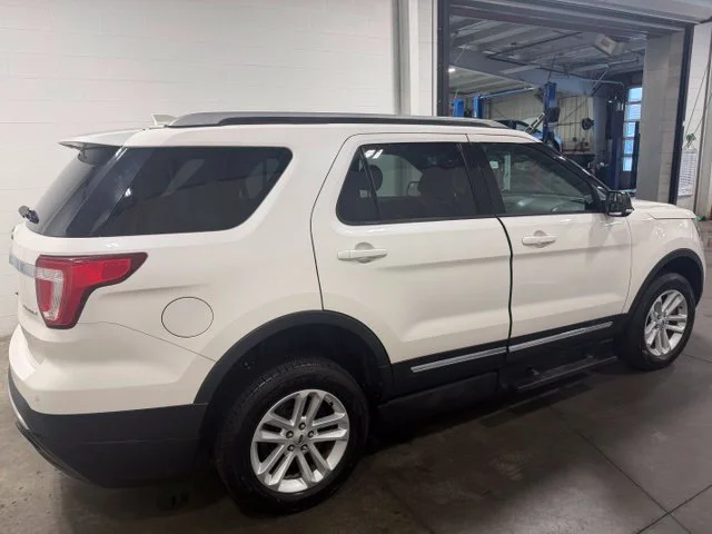 Used 2016 White Ford XLT image 4