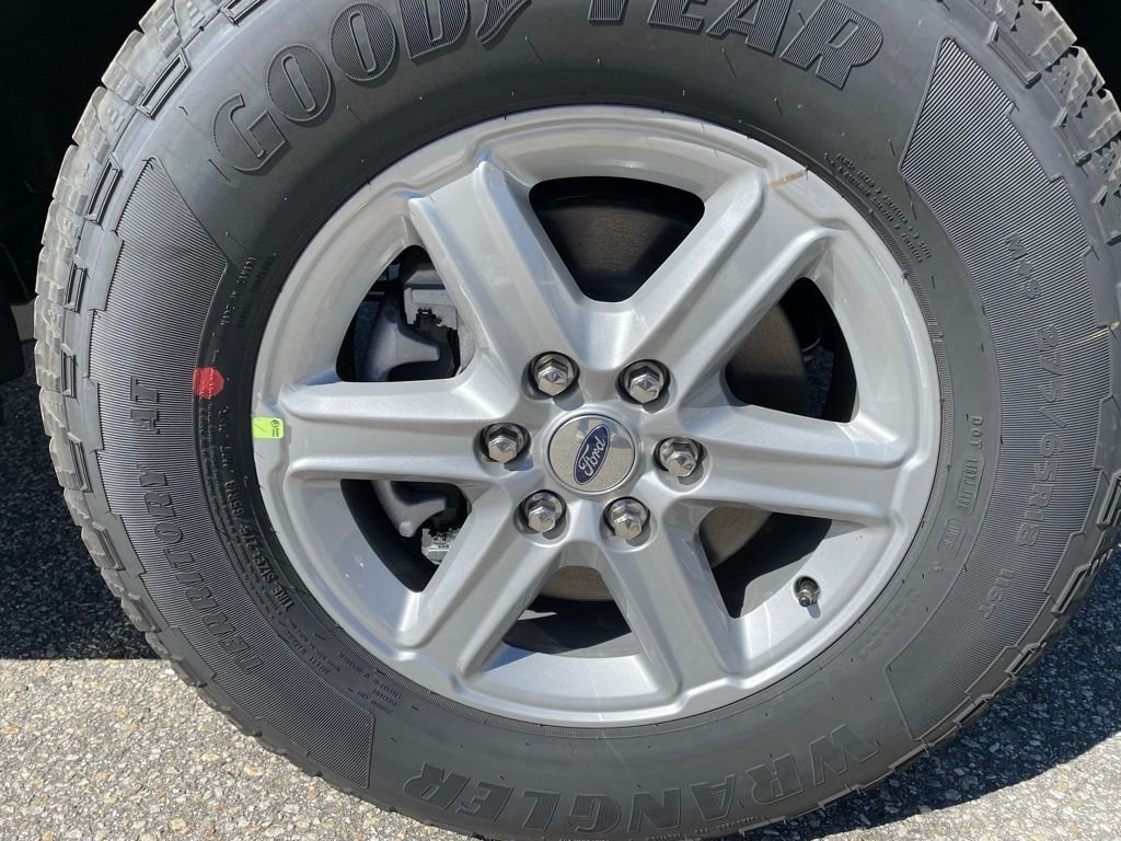 New 2026 Agate Black Metallic Ford XLT image 6