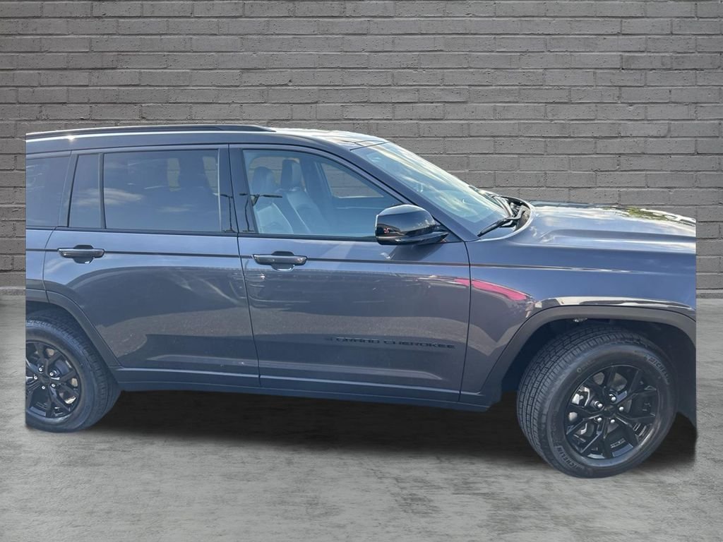 New 2026 Baltic Gray Metallic Clearcoat Jeep Altitude image 10
