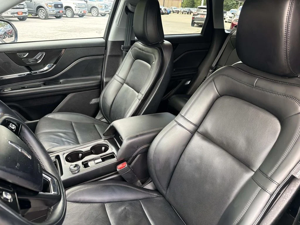 Used 2022 White Lincoln Standard image 20
