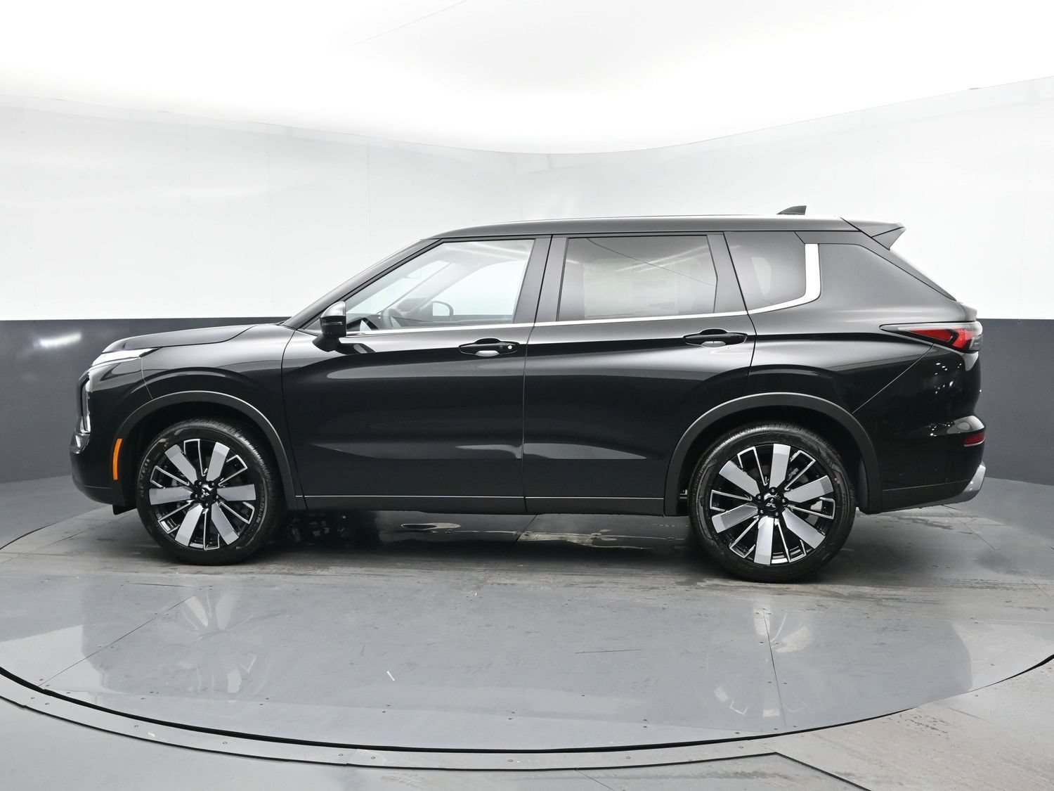 New 2026 Black Mitsubishi SE 1.5T 2WD image 4