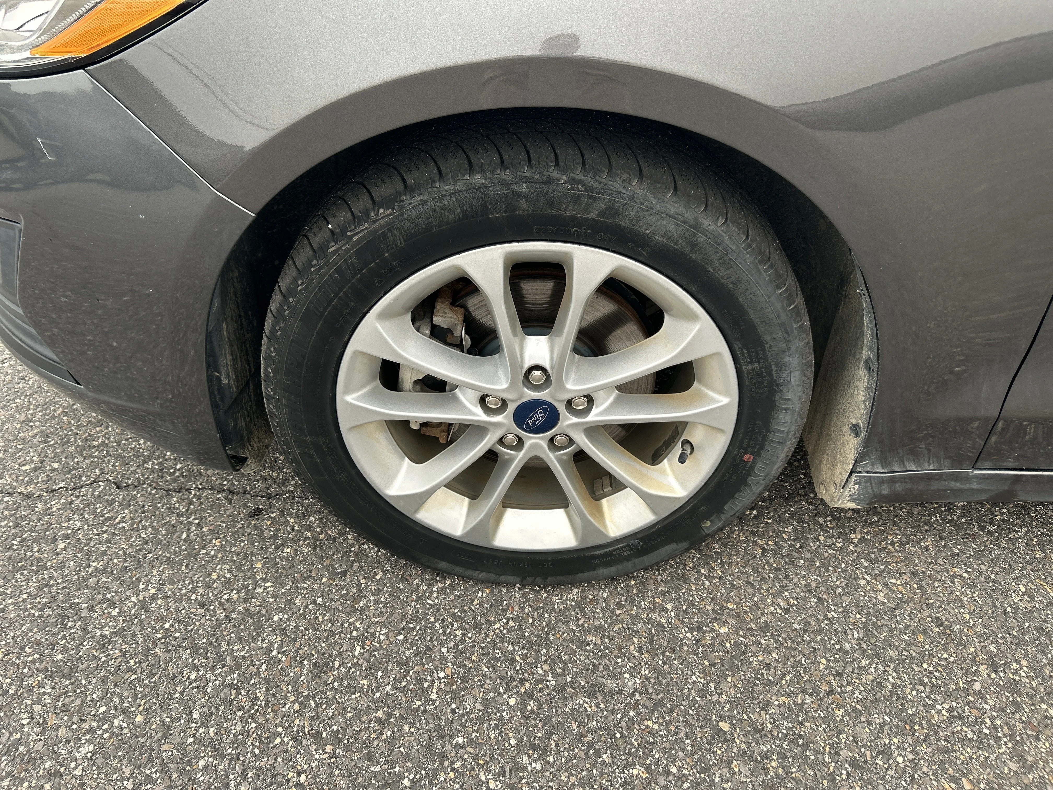 Used 2019  Ford SE image 5