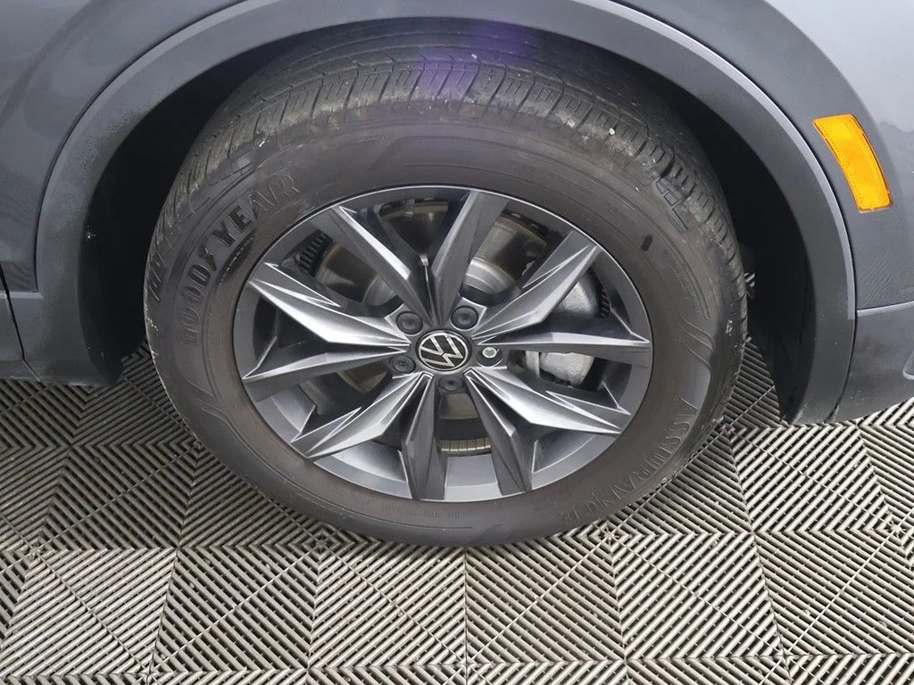 Used 2023 Gray Volkswagen 2.0T SE image 20