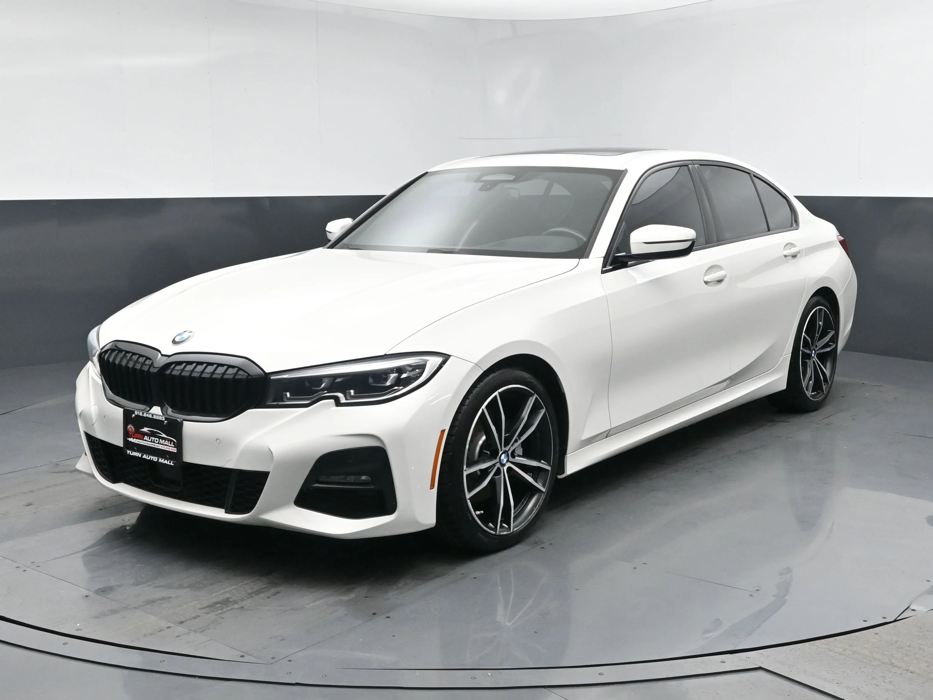 2019 BMW 3 Series 330i xDrive Sedan's photo