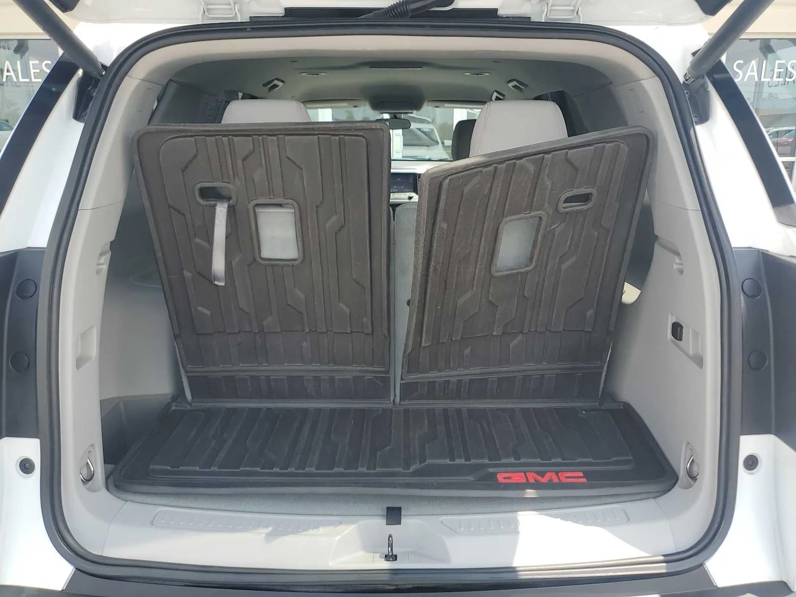 Used 2020 SUMMIT WHITE GMC SLE image 5
