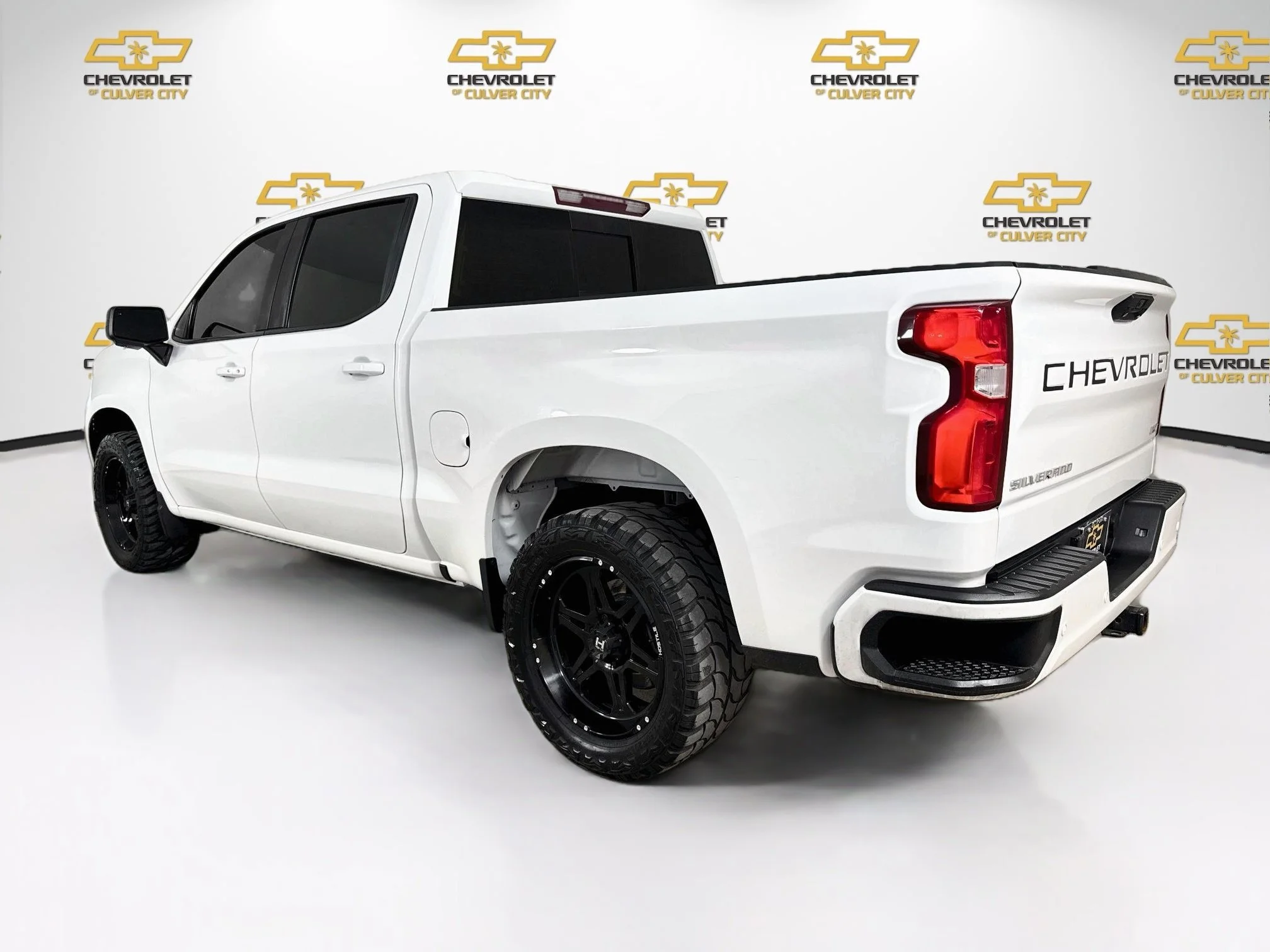 Used 2023 SUMMIT WHITE Chevrolet RST image 6