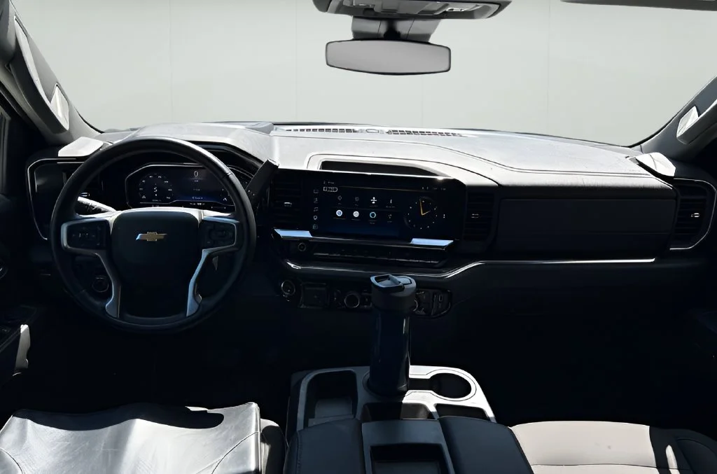 Used 2023 White Chevrolet LT image 5