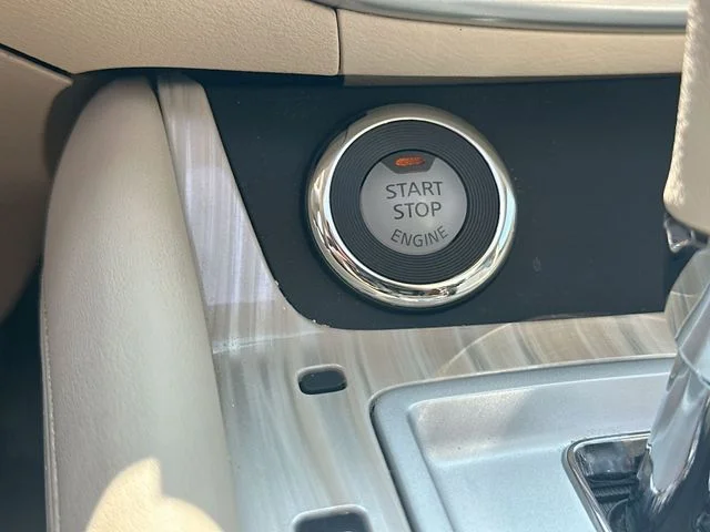 Used 2018 Black Nissan SL image 19