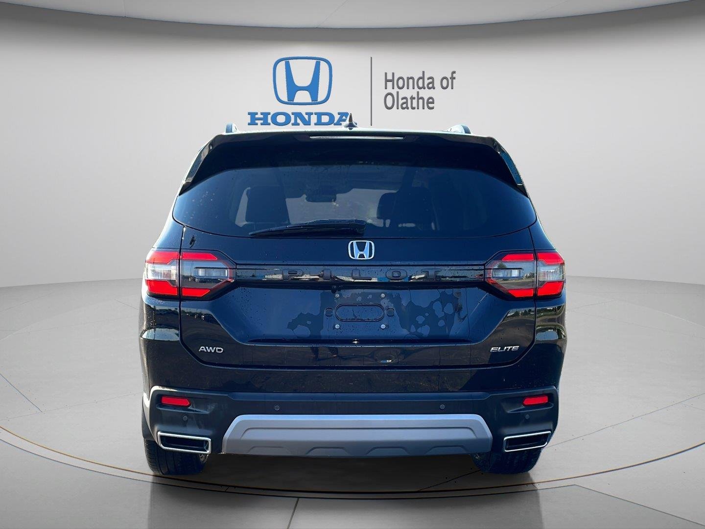 Certified Used 2024 Crystal Black Pearl Honda AWD ELITE image 4