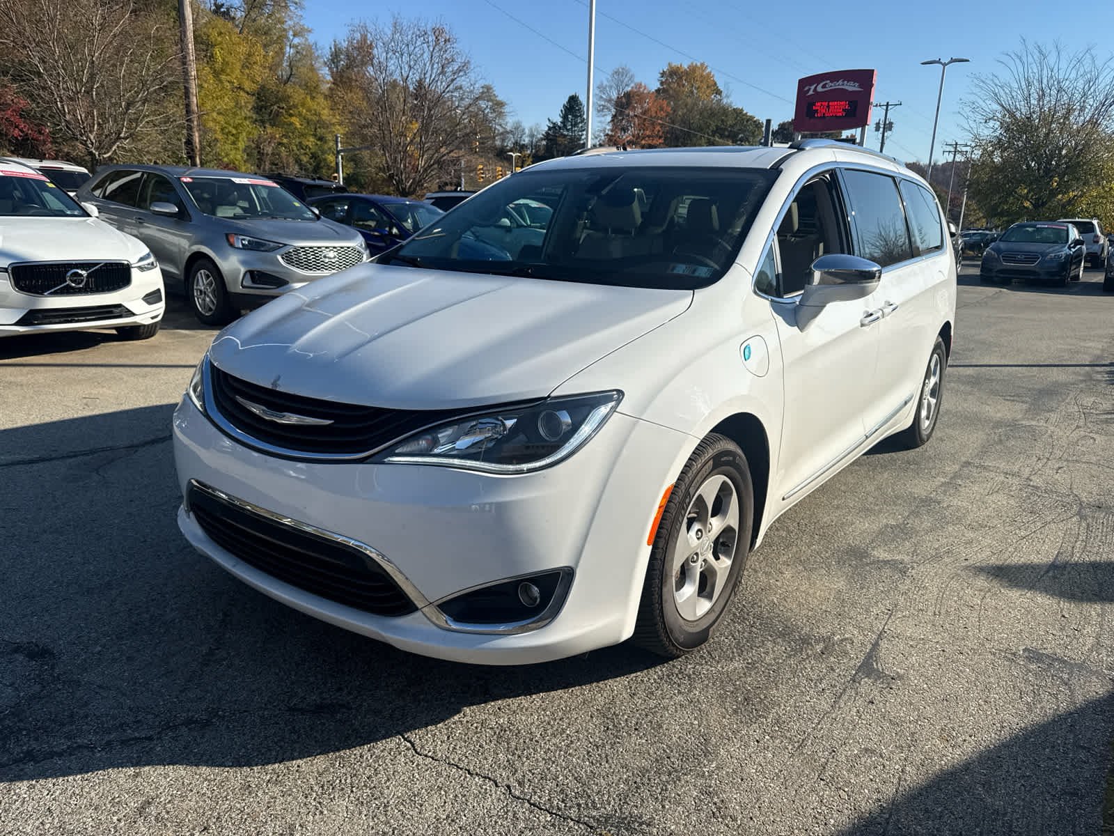 Used 2018 WHITE Chrysler Hybrid Limited image 3