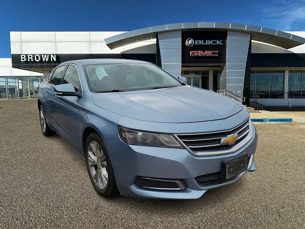 Used 2015 SILVER TOPAZ METALLIC Chevrolet LT image 1