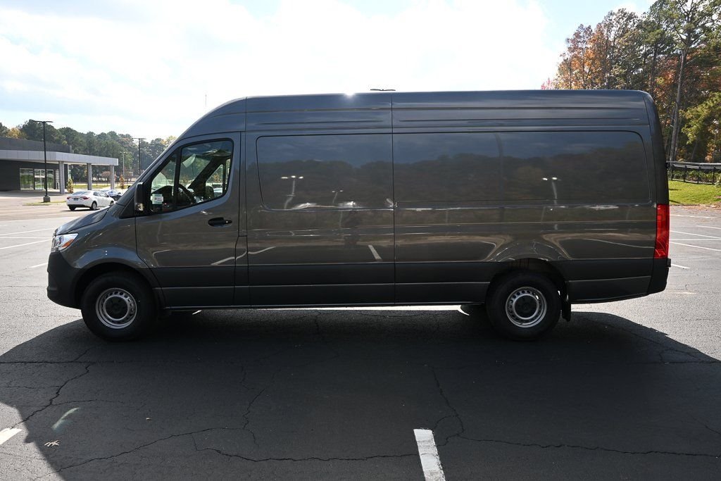 Used 2026 Selenite gray metallic Mercedes-Benz Cargo 170 WB image 3