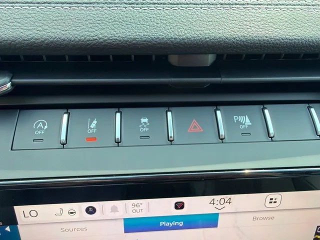 New 2027 White Jeep Laredo Altitude image 38