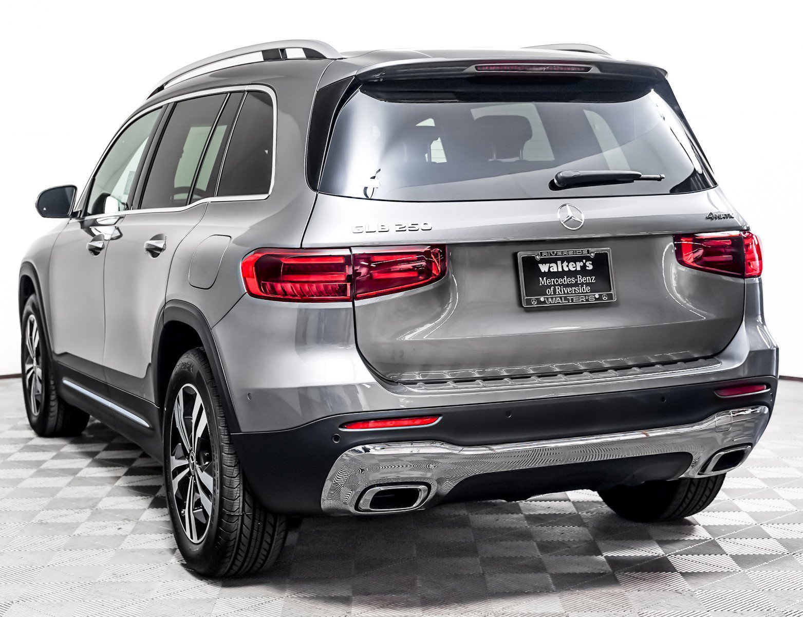 New 2026 Mountain Grey Metallic Mercedes-Benz GLB 250 image 2