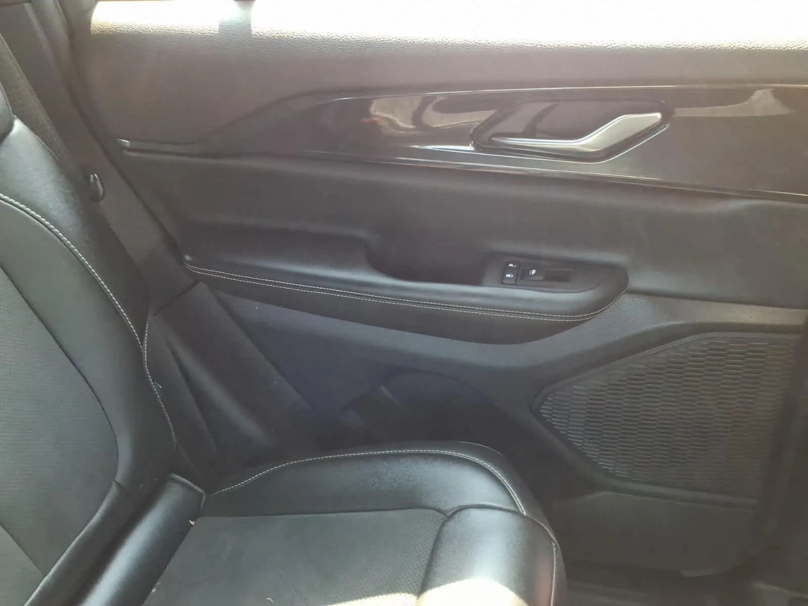 Certified Used 2023 Bright White Clearcoat Jeep Altitude image 21